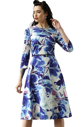 Sukienka midi w kwiaty niebieska by Kasia Miciak