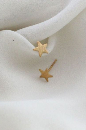 Kolczyki srebrne złocone gwiazdki szczotkowane by La Tienne